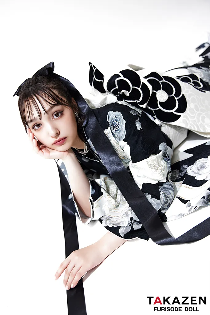 成人式　振袖　LOOKBOOK 　可愛い　キラキラ　ヘップバーン　シャネルカラー　キラキラ