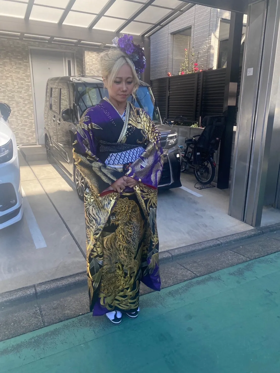 紫とゴールドで虎の絵柄でほんとにこの振袖でよかったと思っています😊