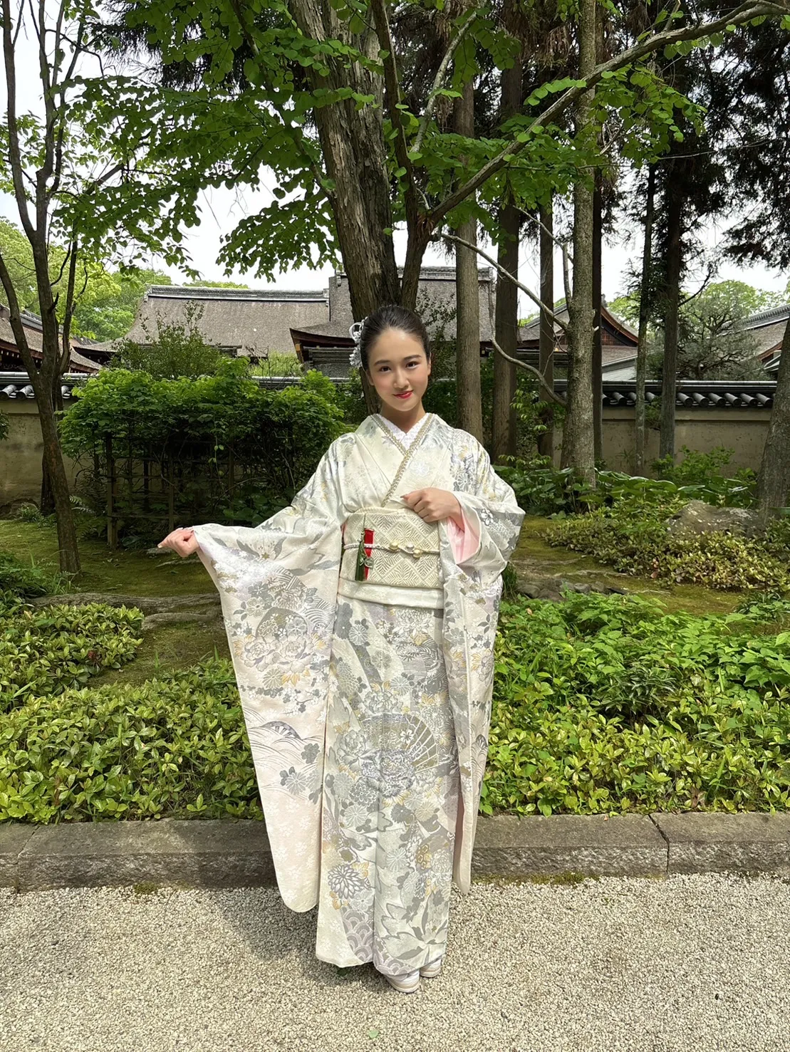 天翔愛振袖レンタル　白シルバー