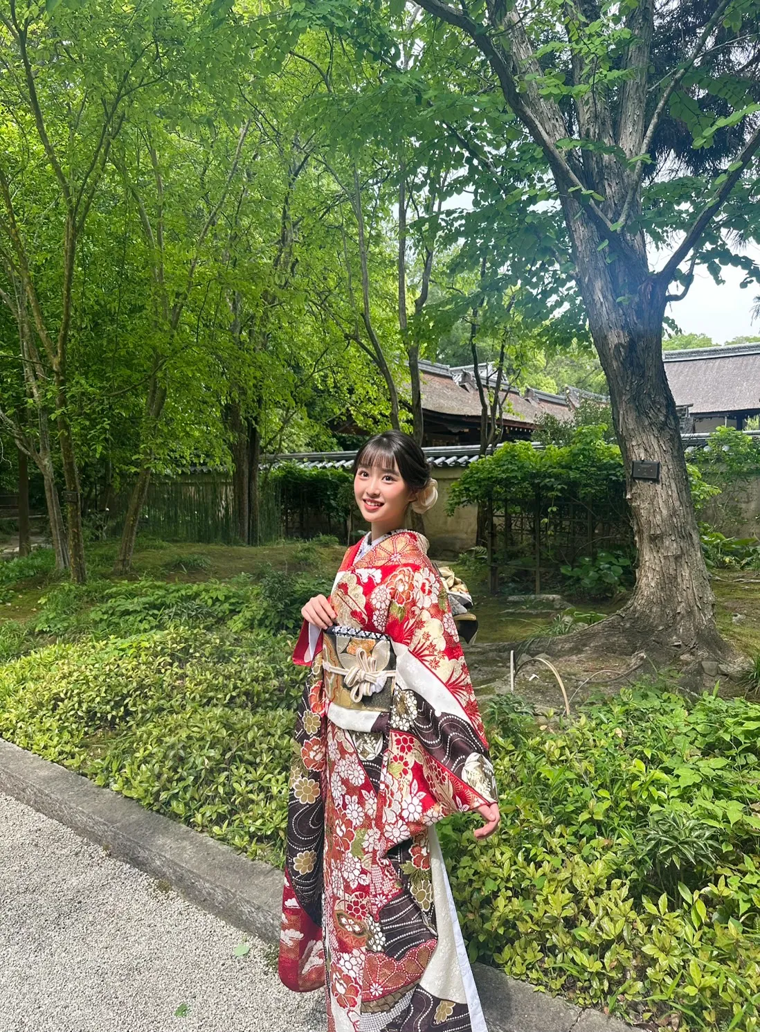 藤岡舞衣振袖　滝泰