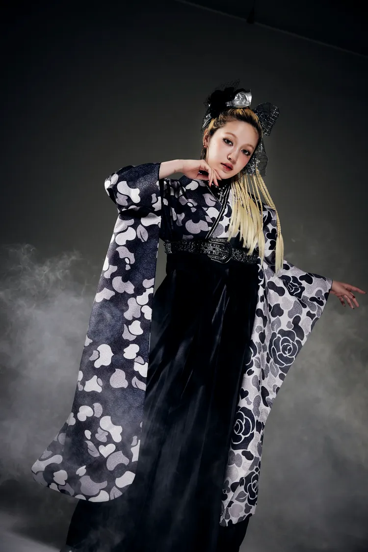 卒業式　袴　おしゃれ　エイプ　カモフラ柄　レザー袴