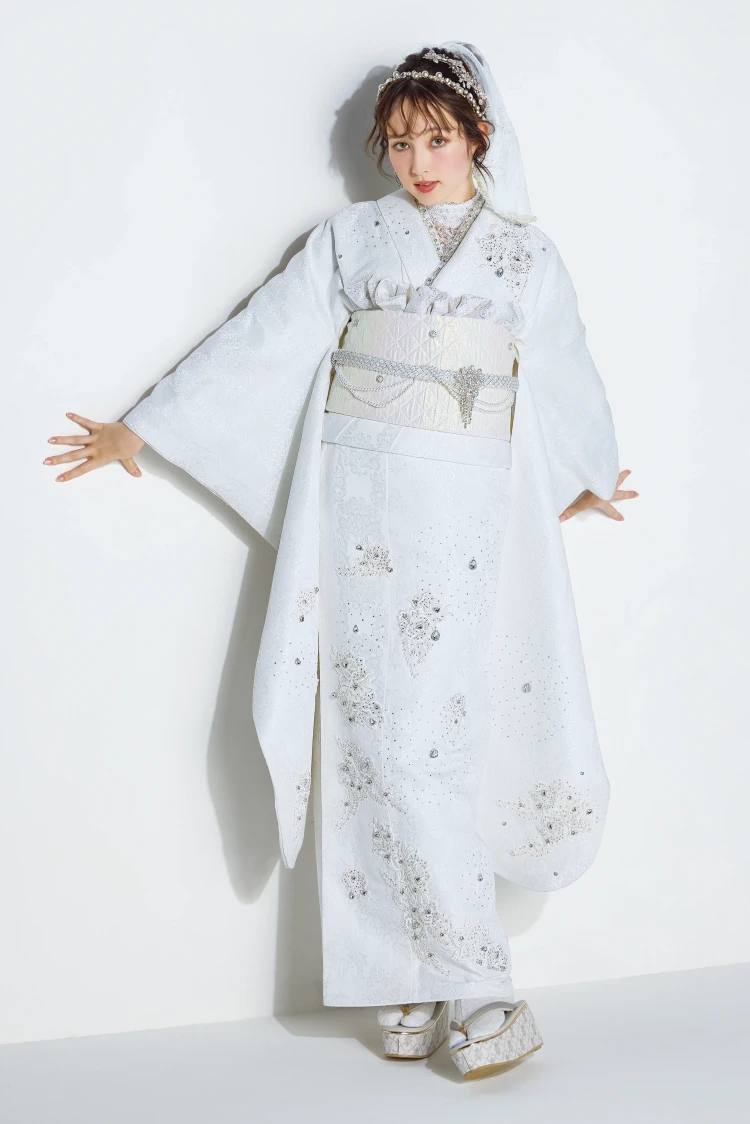 成人式振袖ネットレンタル　ブラックレーベル　キラキラ　真っ白振袖