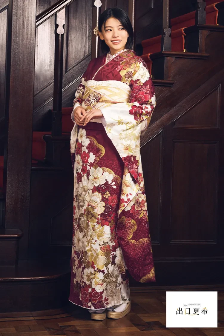 出口夏希の振袖　ネットレンタル　エンジ色